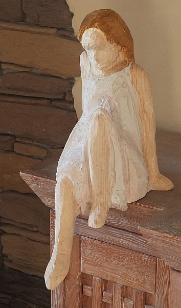 skulptur sitzen mdchen holz schnitzen carving motorsge kettensge holzwerker jochen adam